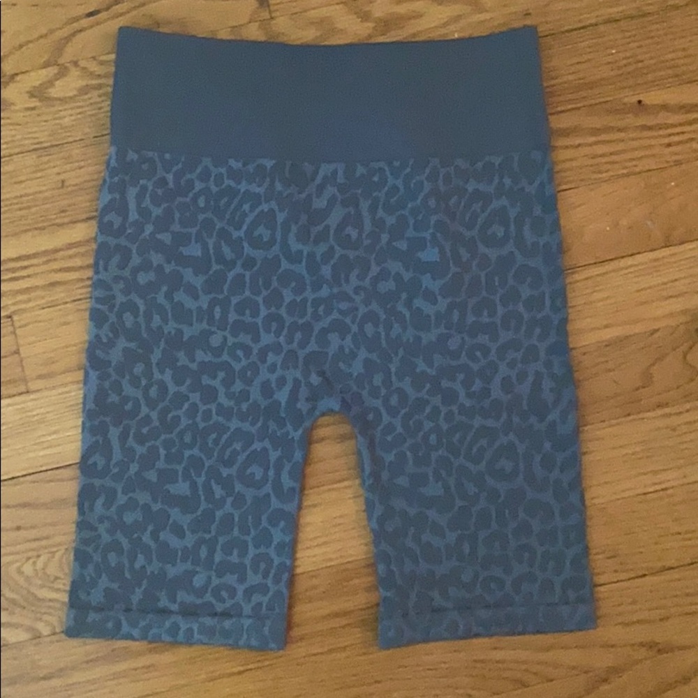 NEW NEVER WORN LEOPARD BIKE SHORTS